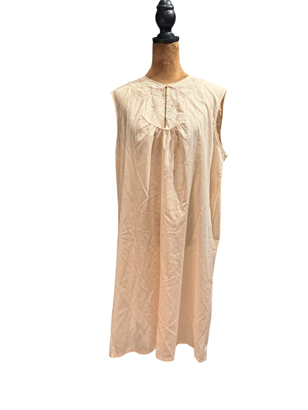 Vintage Katz Peach Embroidered Sleeveless Nightgown
